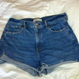 Abercrombie and Fitch “The 4” Mom Short” 32/14